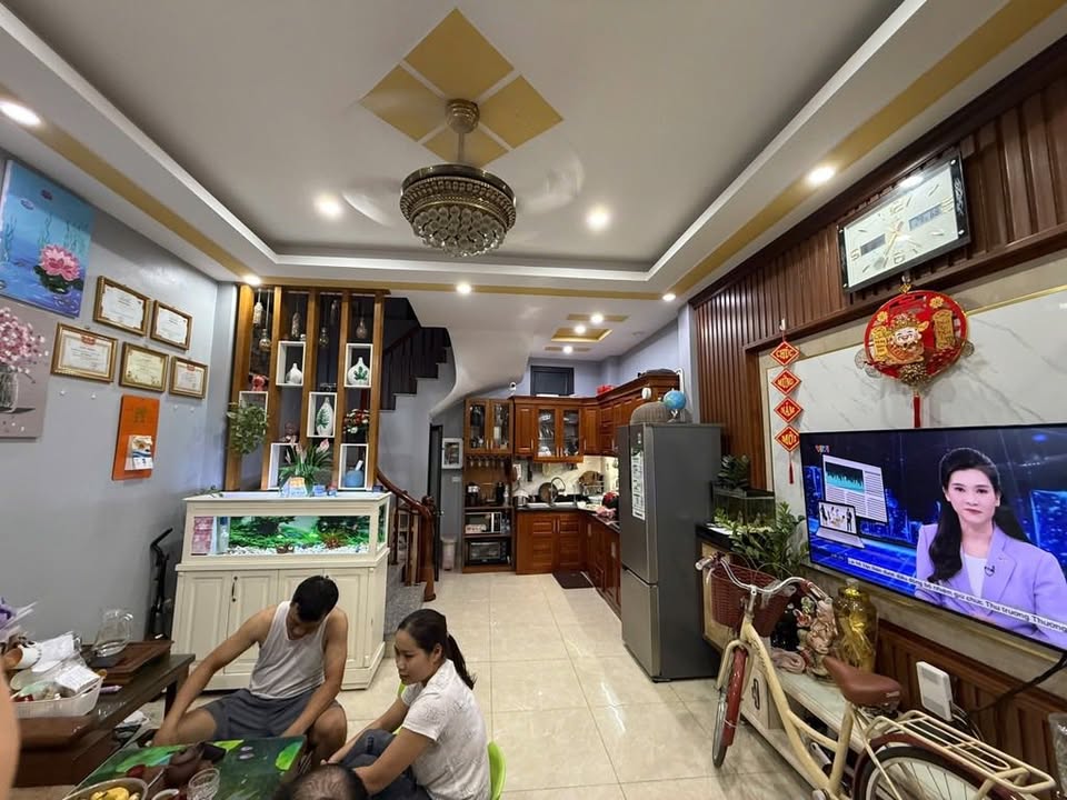 Nhà đẹp Dương Nội 33m² giá 5.9 tỷ - Ô tô tránh, gần chợ chỉ 15 bước!