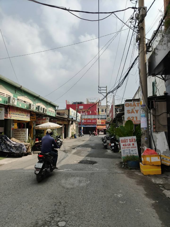 Cặp Nhà Mặt Tiền Tô Ký 80m² giá 7 tỷ - Đầu tư sinh lời ngay!