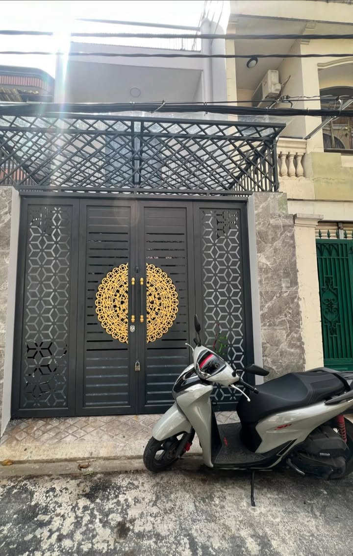 Nhà 2 tầng Cách Mạng Tháng 8, Quận 10 - 55m² giá chỉ 5 tỷ - Cơ hội vàng cho nhà đầu tư!