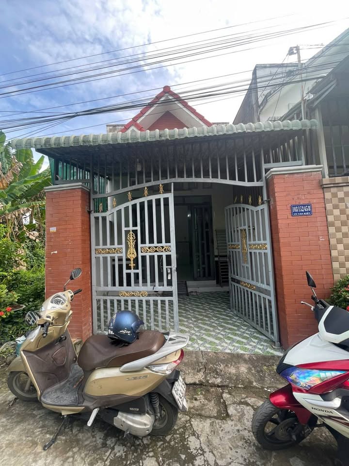 Nhà nguyên căn 2 phòng ngủ hẻm 9 Phạm Ngọc Hưng, Cần Thơ - Giá chỉ 4.5 triệu/tháng!