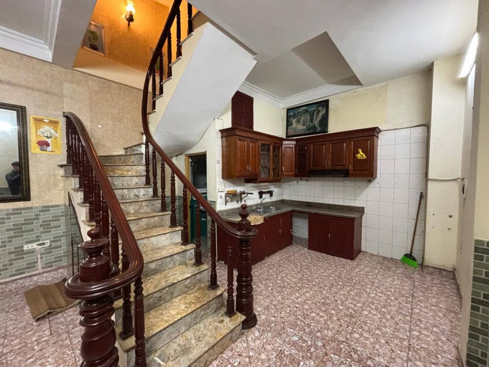 Nhà Hoàng Hoa Thám 49m² giá 12.2 tỷ - Lô góc ô tô đỗ cửa!