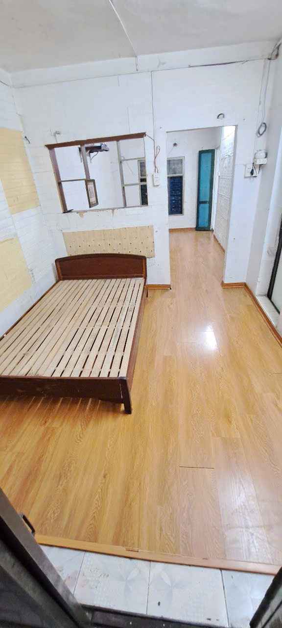 Cho thuê căn hộ tập thể Quỳnh Mai 40m² giá 4.5 triệu - Trung tâm Hà Nội, tiện nghi đầy đủ!