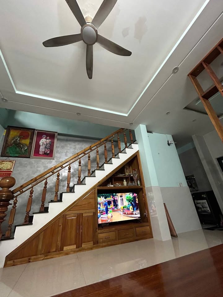 Nhà 2 tầng An Cựu 181,8m² giá 4 tỷ - Ô tô vào tận nhà