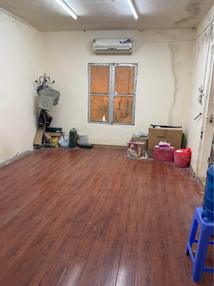 Căn hộ tầng 5 tập thể Quỳnh Mai 28m² giá 2.5 triệu - Tiện nghi đầy đủ, an ninh tốt!