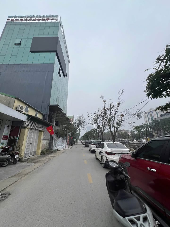 Lô góc kinh doanh Phùng Chí Kiên, Vinh 95m² giá 9 tỷ - Tiềm năng sinh lời cao!