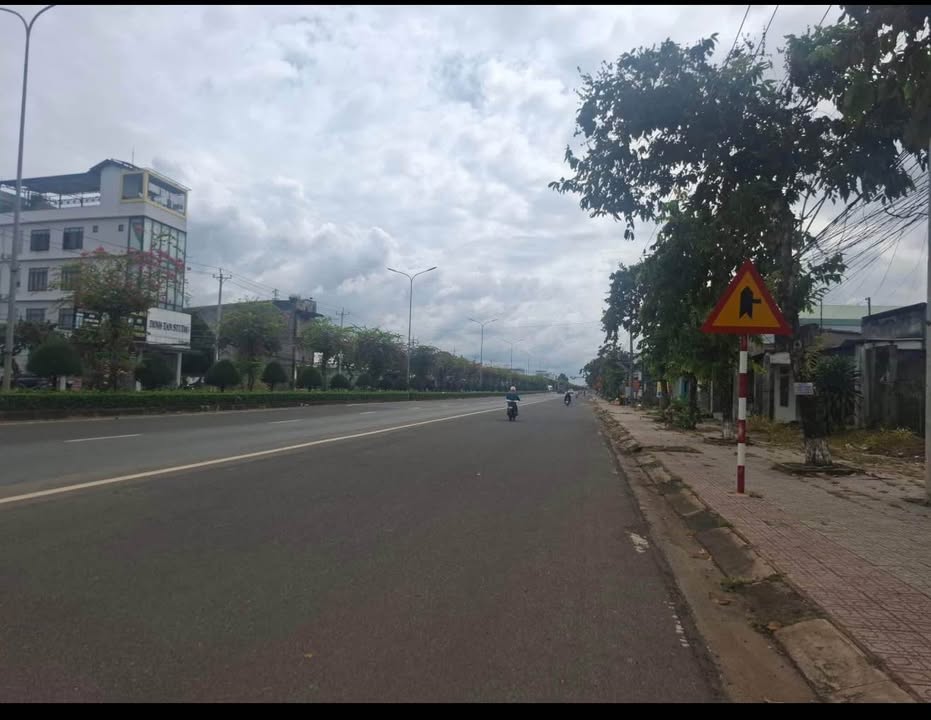 Đất mặt tiền Quốc lộ 14, phường Tiến Thành, 500m² chỉ 2 tỷ - Cơ hội đầu tư tuyệt vời!