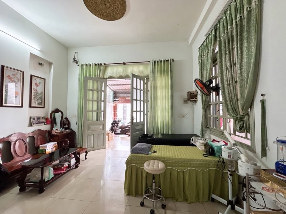 Nhà phố Dĩ An 103m² giá 6.2 tỷ - Vị trí đắc địa, thuận tiện cho cả ở và đầu tư!