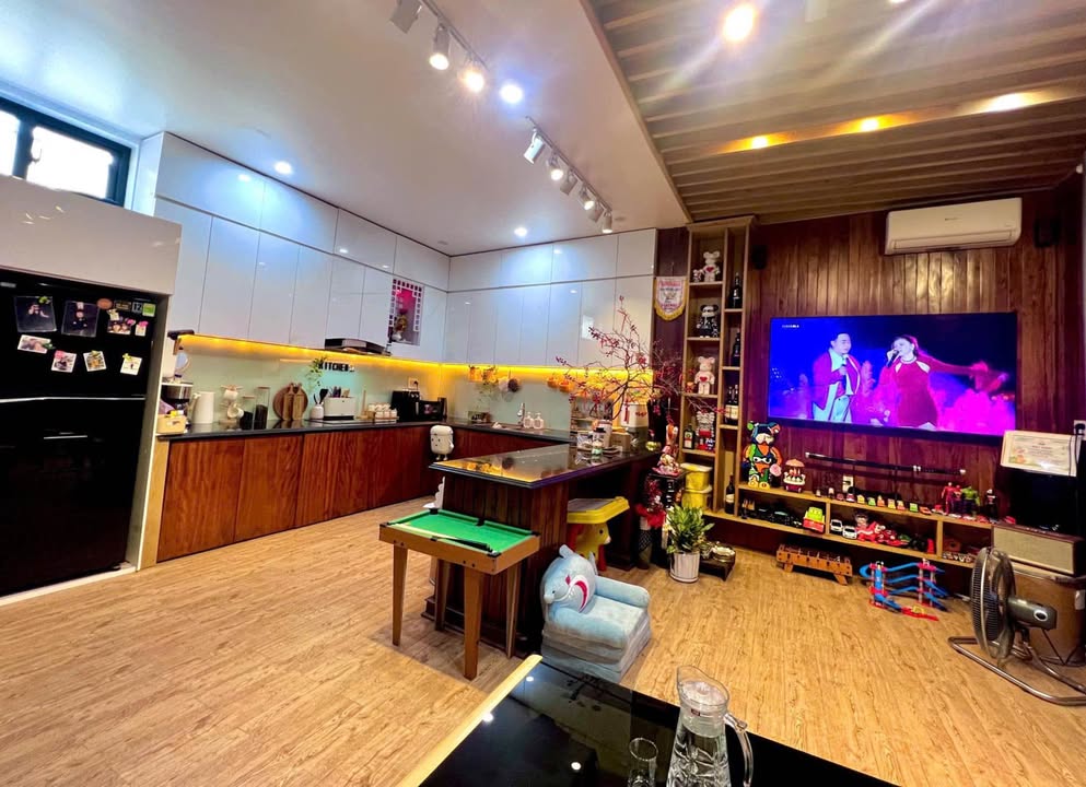 Nhà 4 tầng kiệt ô tô Phan Chu Trinh, An Cựu, Huế - Bể bơi sang trọng, giá chỉ 4.5 tỷ!