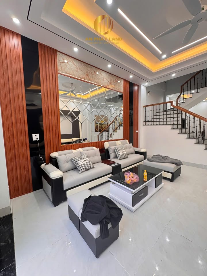 Nhà 3 tầng phố Chu Văn An, Ninh Bình 100m² giá 6 tỷ - Chính chủ bán gấp!