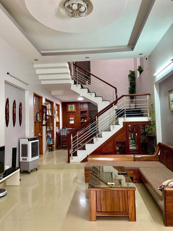 Nhà 4 tầng Ngũ Hiệp 40m² giá 4 tỷ - Sổ đỏ chính chủ, gần trường chợ