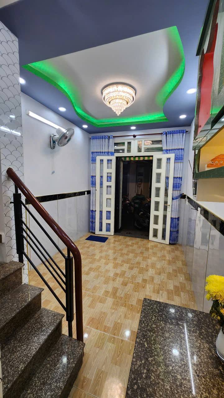 Nhà bán gấp đường Trương Phước Phan, quận Bình Tân, 21m² giá 2.28 tỷ - Chính chủ, 3 lầu, 3 phòng ngủ!