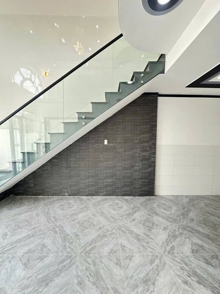 Nhà lầu 2 tầng tại Hẻm 15 Hoàng Lê Kha, Tây Ninh 100m² giá 3 tỷ - Thiết kế hiện đại, sẵn sàng vào ở!