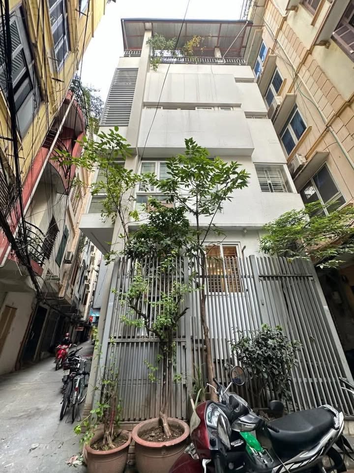 Bán nhà 3 mặt tiền đường Trung Kính, quận Cầu Giấy, 90m² giá 30 tỷ - Đầu tư sinh lời ngay!