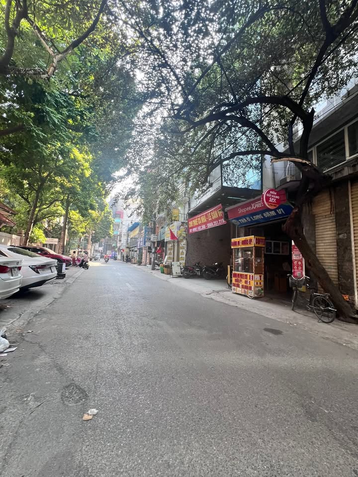 Bán nhà Mặt phố Trung Hòa, Cầu Giấy 47m² giá 20 tỷ - Vị trí kinh doanh đắc địa!