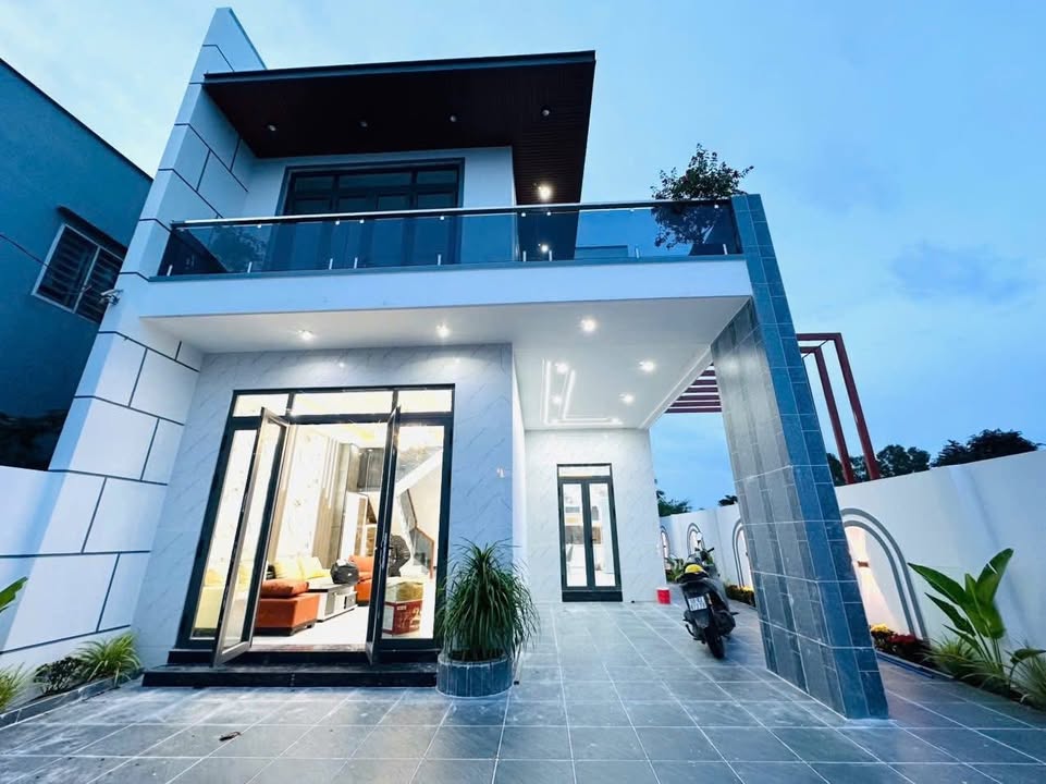 Villa sân vườn Cần Giuộc 232m² giá 4.85 tỷ - Thiết kế hiện đại sang trọng!