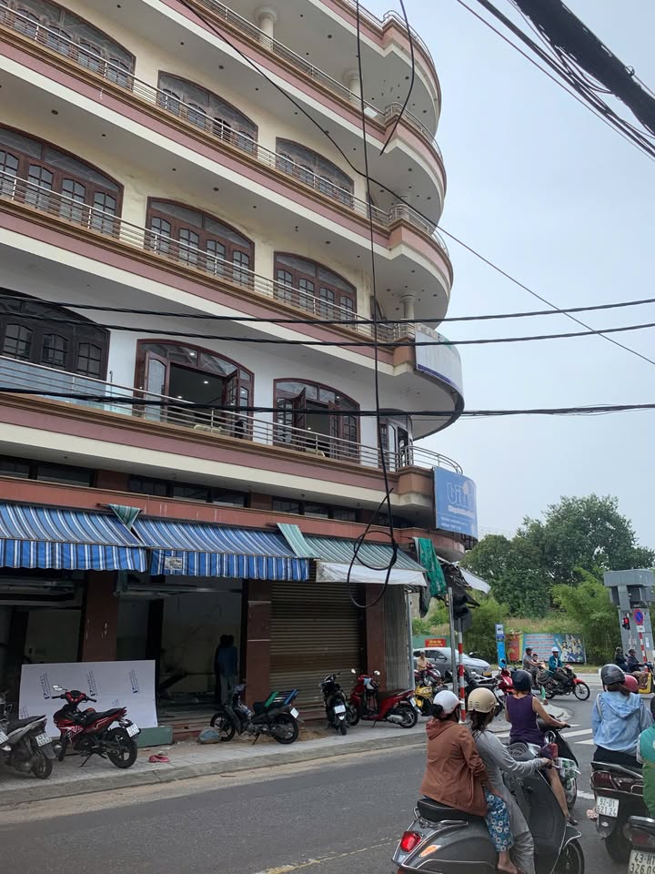 Cho thuê mặt bằng tầng trệt Đường Hùng Vương, Hải Châu 100m² - Vị trí kinh doanh đắc địa!