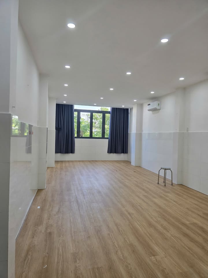 Nhà mặt tiền 3 tầng Nguyễn Văn Linh, Thanh Khê, Đà Nẵng - Giá thuê 45 triệu/tháng!