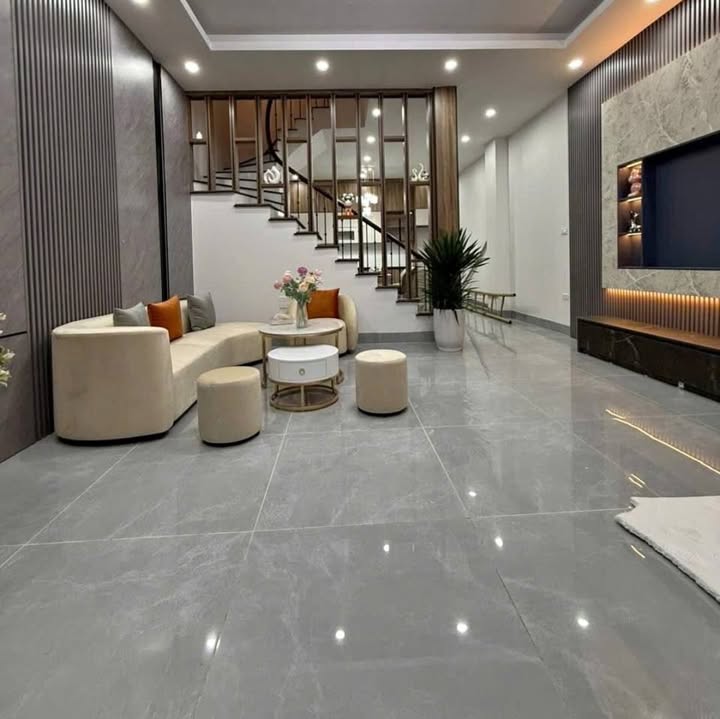 Nhà riêng Đông Ngạc 36m² giá 8 tỷ - Ô tô đỗ cửa, tiện ích đầy đủ!