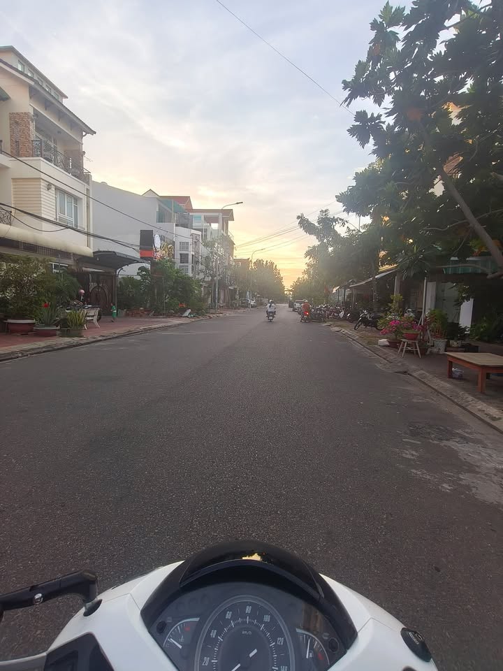 Đất thổ cư mặt nhựa Nguyễn Thế Lâm, Phú Thủy, 105m² giá 5.5 tỷ - Vị trí đắc địa gần công viên!