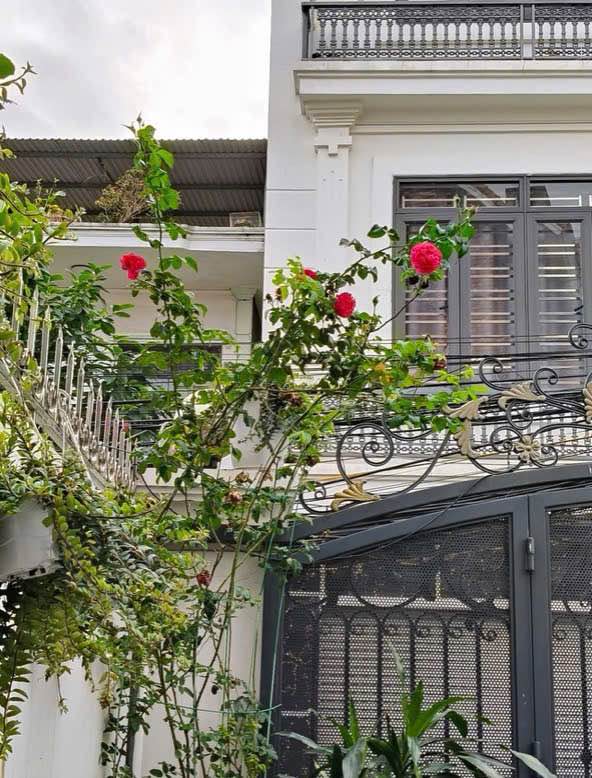 Nhà 3 tầng Ngõ Hàng Kênh, 40m² giá 2.7 tỷ - Vị trí đẹp, sổ đỏ chính chủ!