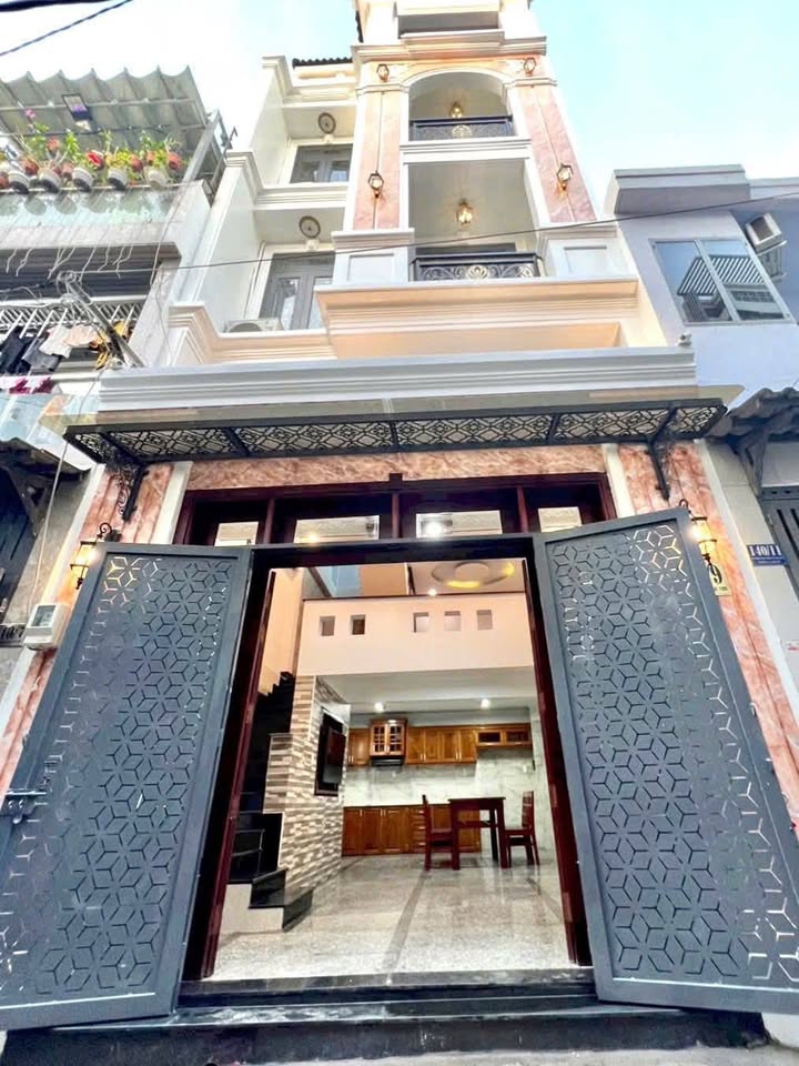 Nhà bán Gò Vấp 40m² giá 6.8 tỷ - Hẻm xe hơi, sổ hồng chính chủ!