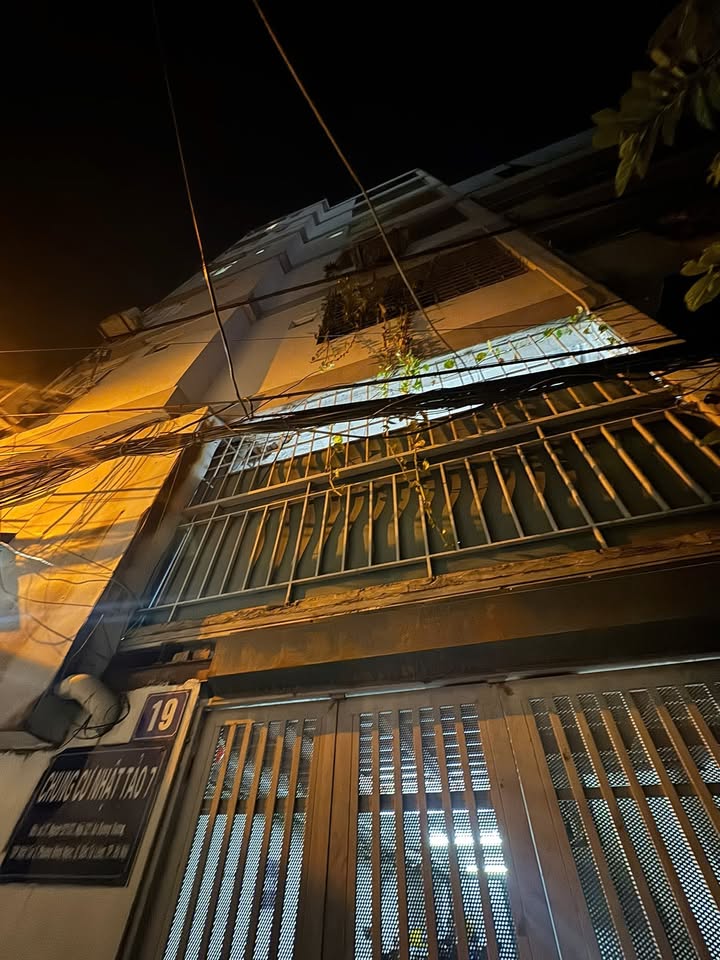 Căn hộ chung cư phường Đức Thắng 42m² giá 2.4 tỷ - Sổ đỏ chính chủ, cơ hội hiếm có!