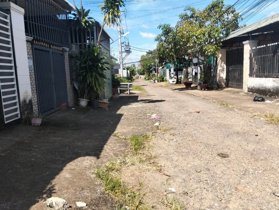 Nhà riêng Tân Xuân Dĩ An 90m² giá 800 triệu - Công năng đầy đủ, sân ô tô