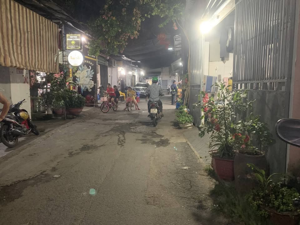 Nhà cấp 4 97m² có 4 phòng trọ tại Dĩ An, giá chỉ 3.65 tỷ - Đầu tư sinh lời ngay!