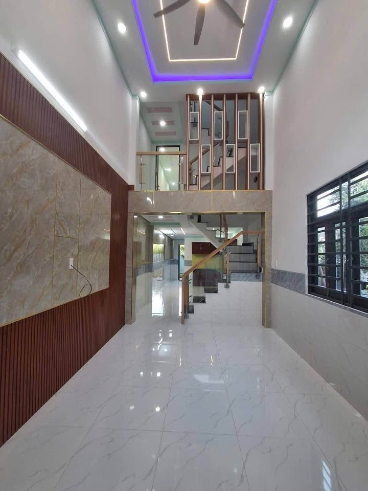 Nhà 1 trệt 1 lửng 1 lầu Tân Đông Hiệp 85m² giá 2.5 tỷ - Sổ riêng chính chủ!