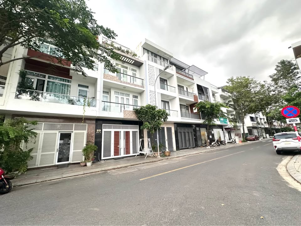 Nhà 3 tầng đường Bùi Phùng, Phước Hải, Nha Trang 75m² - Vị trí đắc địa để ở và kinh doanh!
