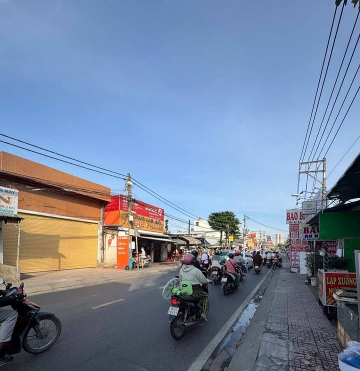 Nhà bán mặt tiền Nguyễn Văn Tăng, Thủ Đức 168m² - Đầu tư sinh lời cao!