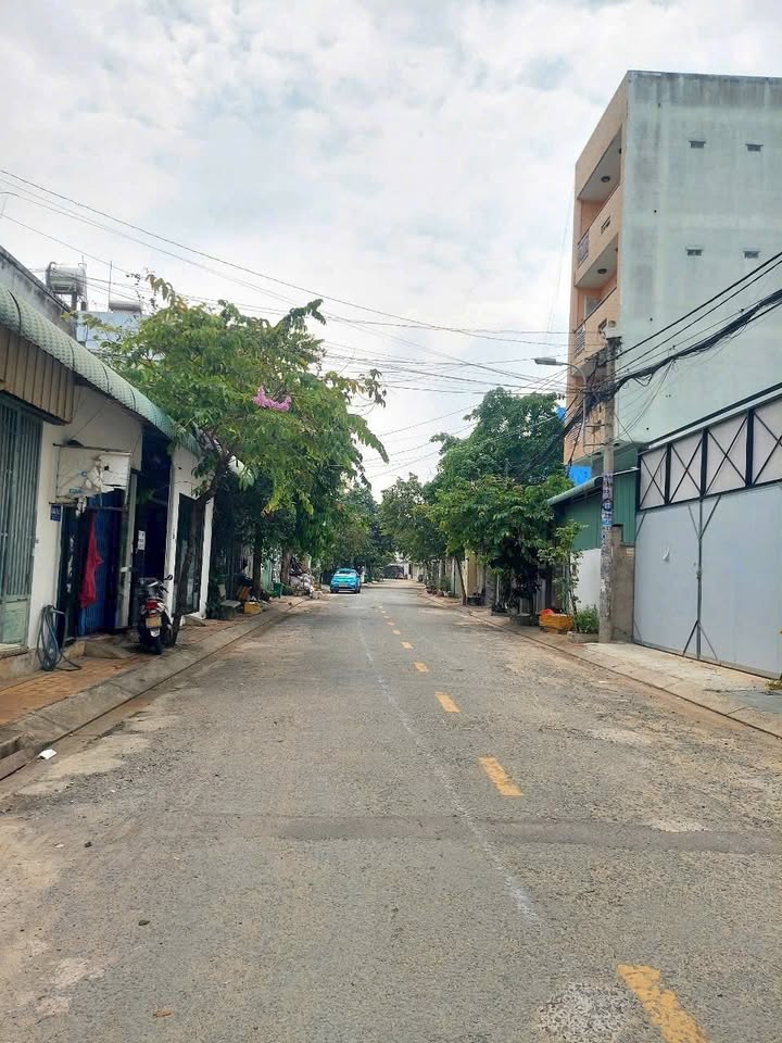 Đất thổ cư Hóc Môn 210m² giá 12 tỷ - Mặt tiền kinh doanh sầm uất!