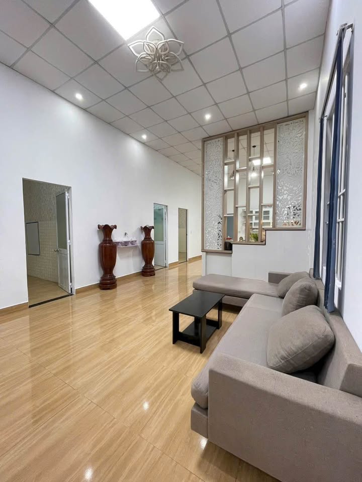 Nhà chính chủ Tân Xuân 220m² giá 1.95 tỷ - Sân đậu 2 ô tô