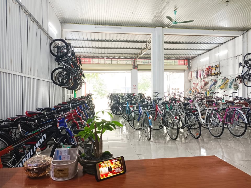 Cửa hàng cho thuê tại KDC Tư Giang - 250m² - Mặt tiền rộng, vị trí đắc địa!