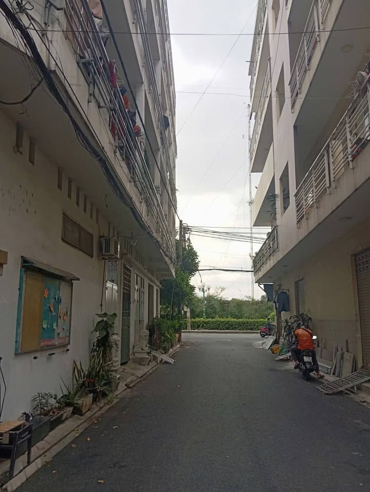 Nhà hẻm xe tải Phạm Văn Bạch, Tân Bình 60m² giá 6.5 tỷ - Khu dân trí cao, tiện ích đầy đủ!