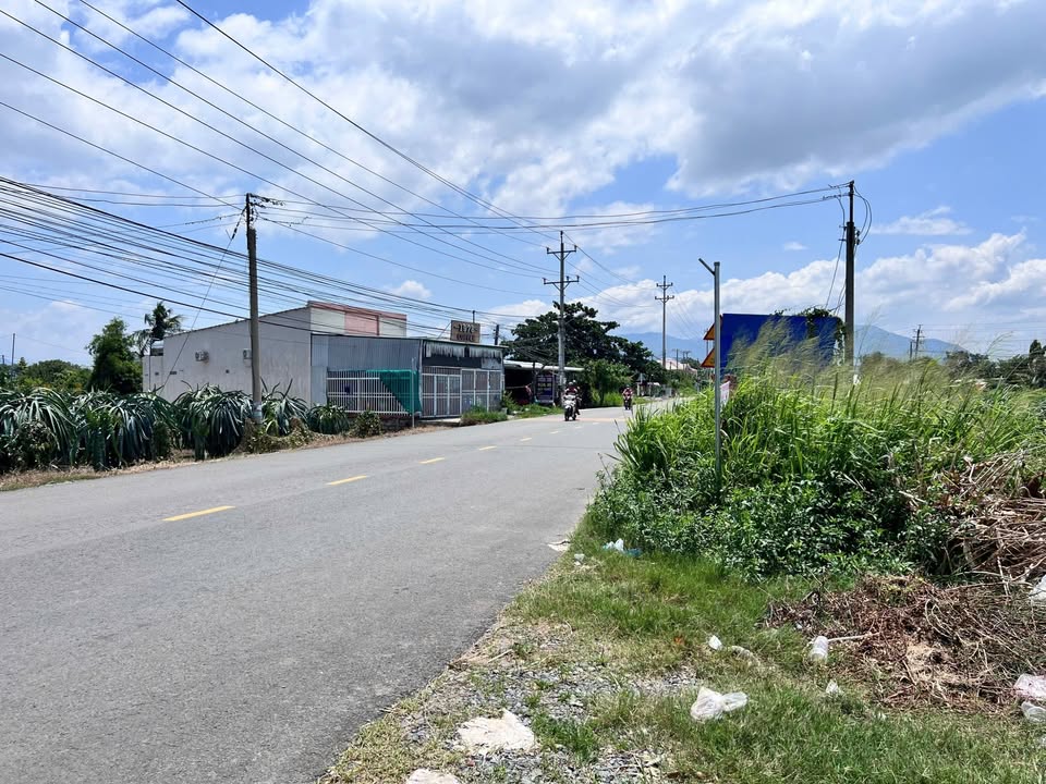 Đất trồng cây lâu năm 949m² tại Mương Mán, Hàm Thuận Nam - Sổ đỏ chính chủ, giá thỏa thuận!