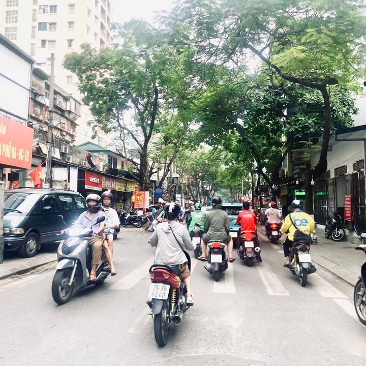 Nhà 6 tầng mới xây Đội Cấn 40m² giá 16.8 tỷ - Thiết kế hiện đại, đầy đủ nội thất!