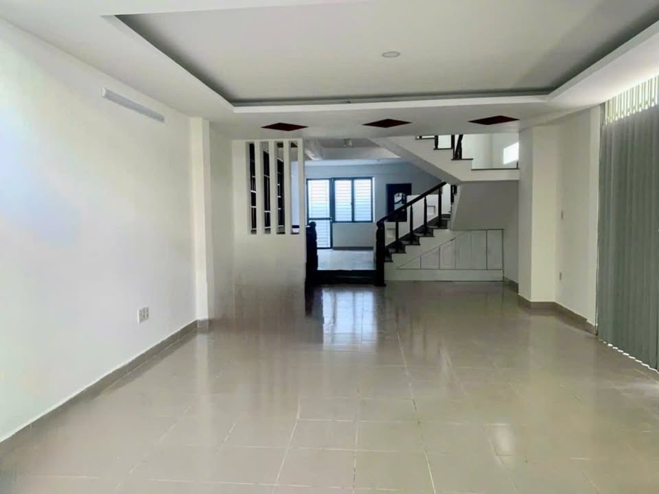 Nhà mặt tiền đường Điện Biên Phủ, Nha Trang 400m² giá 15 triệu - Kinh doanh lý tưởng!