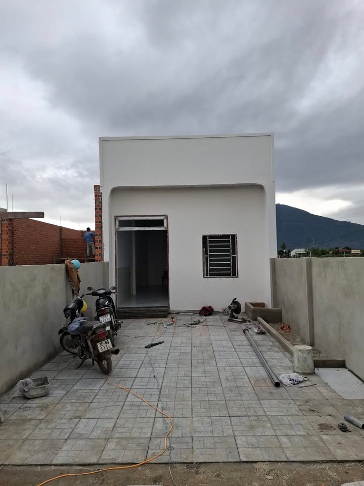 Nhà bán Tân Trung B Tân Hưng 134m² giá 600 triệu - View núi thơ mộng