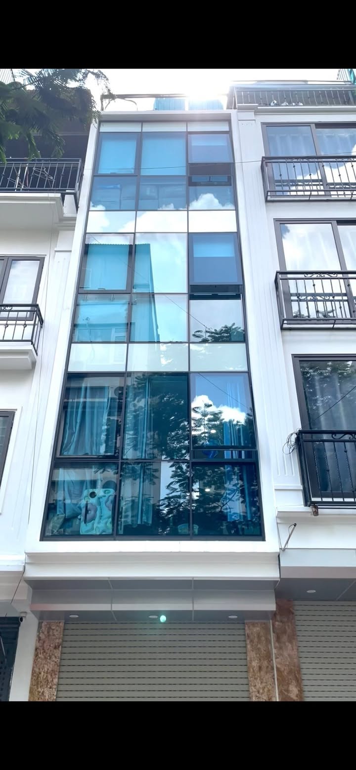 Nhà 5 tầng phố Phú Diễn 40m² giá thỏa thuận - Thiết kế hiện đại, ô tô tránh nhau!