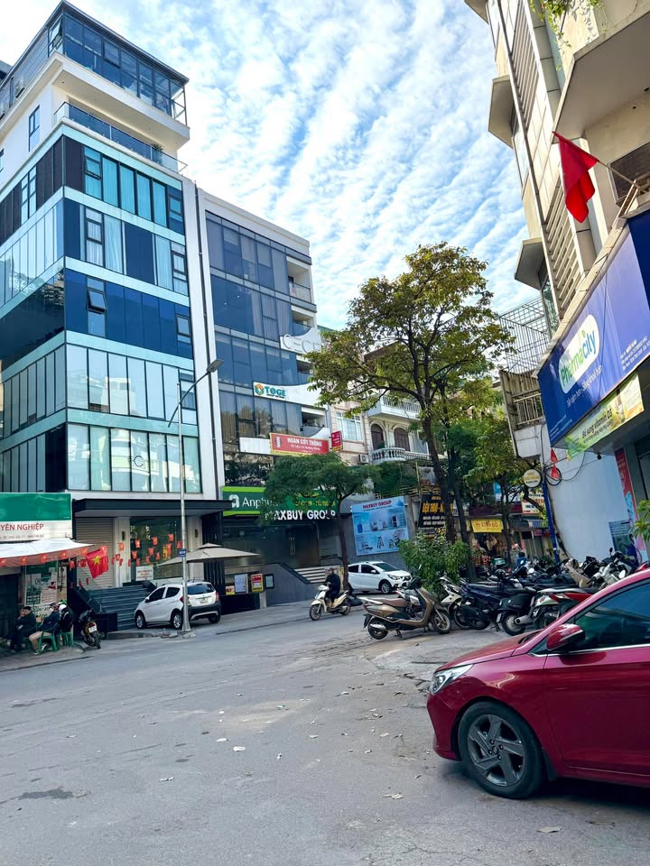 Nhà phân lô Trung Kính 60m² giá 30 tỷ - Kinh doanh đỉnh cao ngay mặt phố!