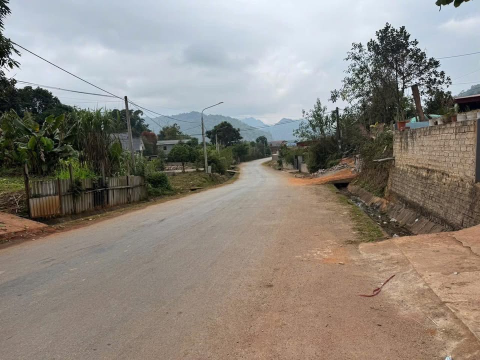 Đất nền mặt đường QL43, Mường Sang, Mộc Châu 210m² giá 2 tỷ - Cơ hội đầu tư tuyệt vời!