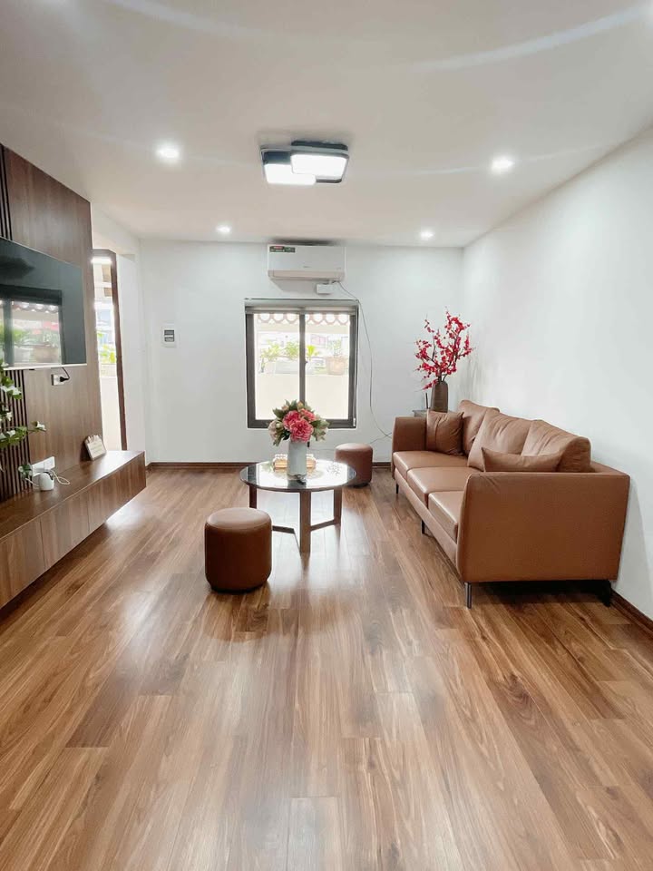 Căn hộ Tập thể Quỳnh Mai 47m² giá thỏa thuận - Ô tô đỗ ngay chân cầu thang!
