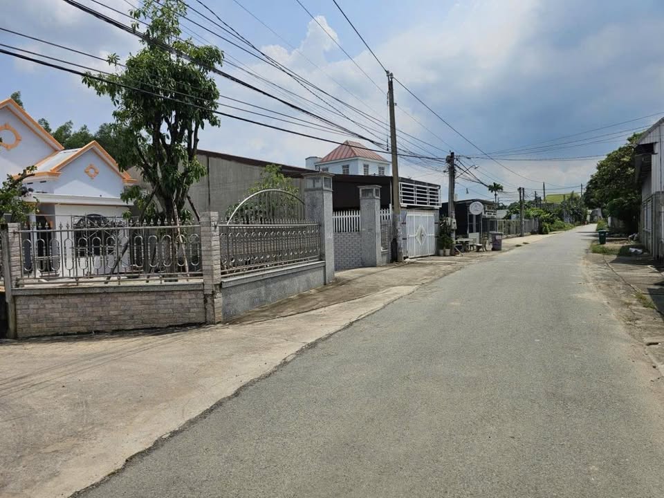 Nhà Thái sân vườn Trảng Bom Giang Điền 630m² giá 5 tỷ - Không gian sống lý tưởng cho đại gia đình!