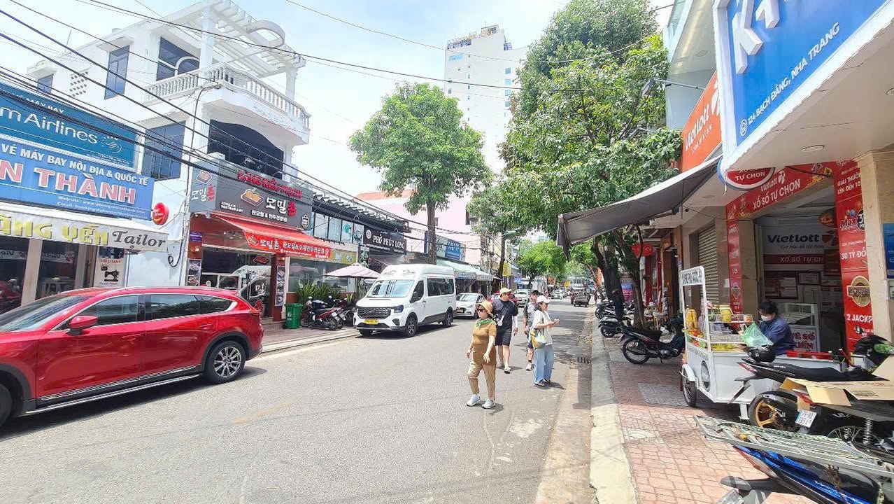 Bán Nhà Mặt Tiền Đường Bạch Đằng Tân Lập Nha Trang 186.8m² giá 45 tỷ - Căn góc đắc địa gần biển