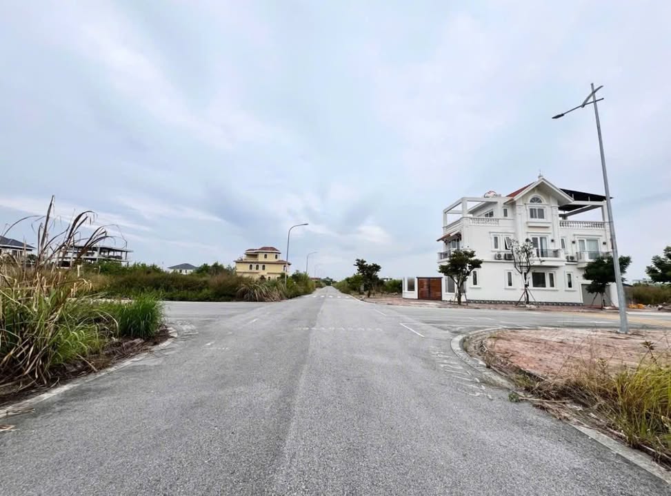 Đất kinh doanh đắc địa tại Uông Bí - 126m² chỉ 2.772 tỷ - Sổ đỏ chính chủ!