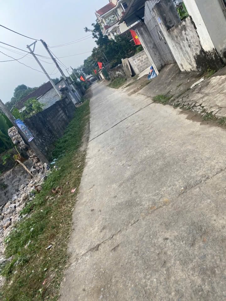 Đất nền Yên Bình, Huyện Yên Thủy, 250m² chỉ 1 tỷ - Sổ đỏ chính chủ!