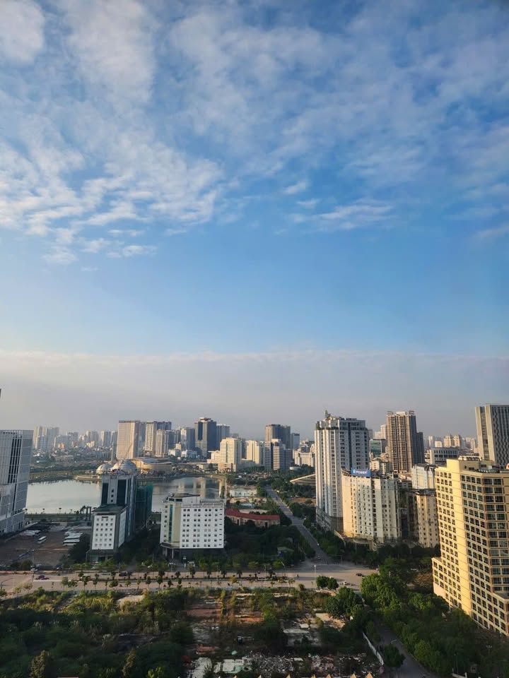 Căn hộ 3 phòng ngủ A10 Nam Trung Yên 94m² giá 9.99 tỷ - View hồ Cầu Giấy thoáng đãng!