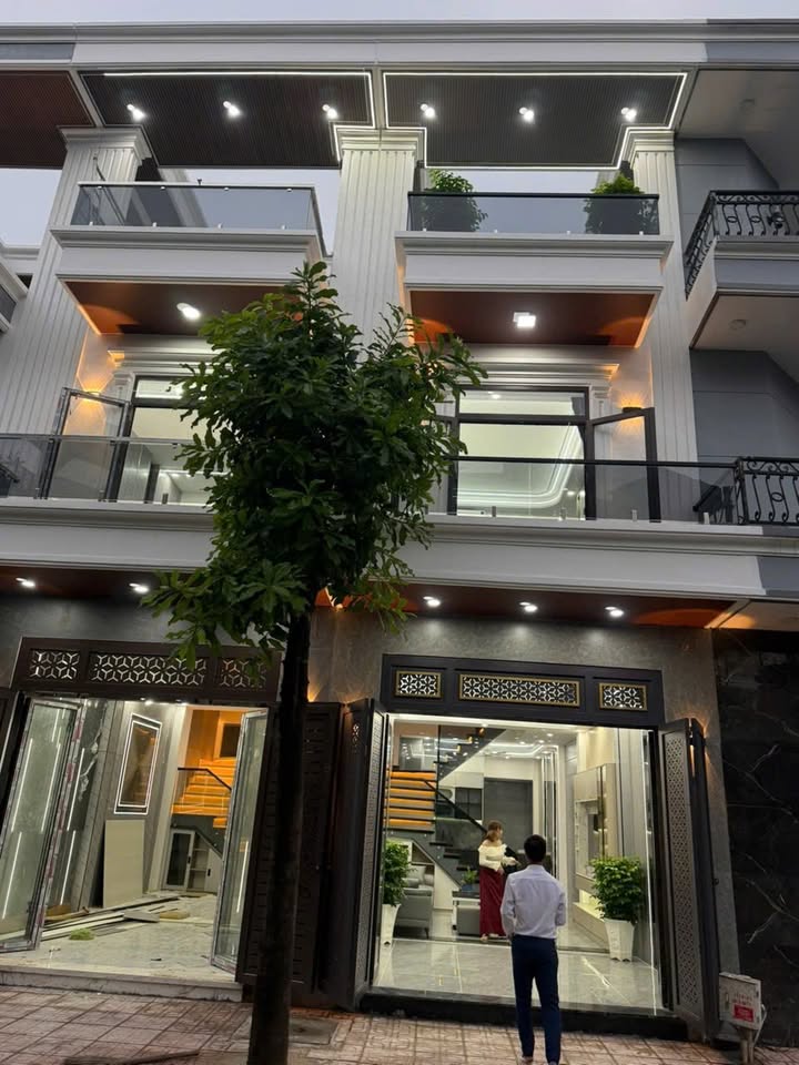 Nhà phố 3 lầu Bình Chuẩn 64m² giá 4 tỷ - Sổ đỏ chính chủ, khu dân cư cao cấp!