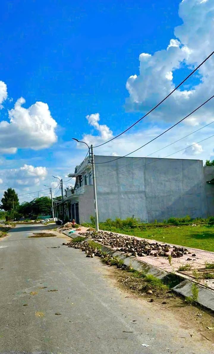 Đất nền Vĩnh Long 91,5m² giá chỉ 1 tỷ - Sổ đỏ chính chủ, xây dựng tự do!